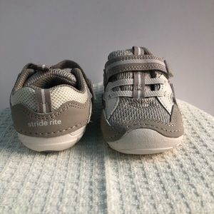 *LIKE NEW* Stride Rite boy sneakers